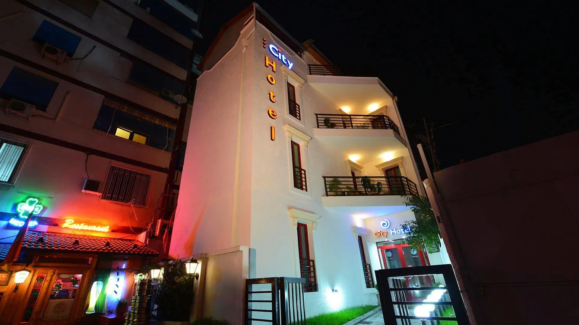City 5 Hotel Tiran 3*,  Arnavutluk