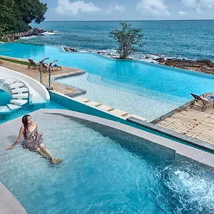 **** Hotel Independence & Cambogia