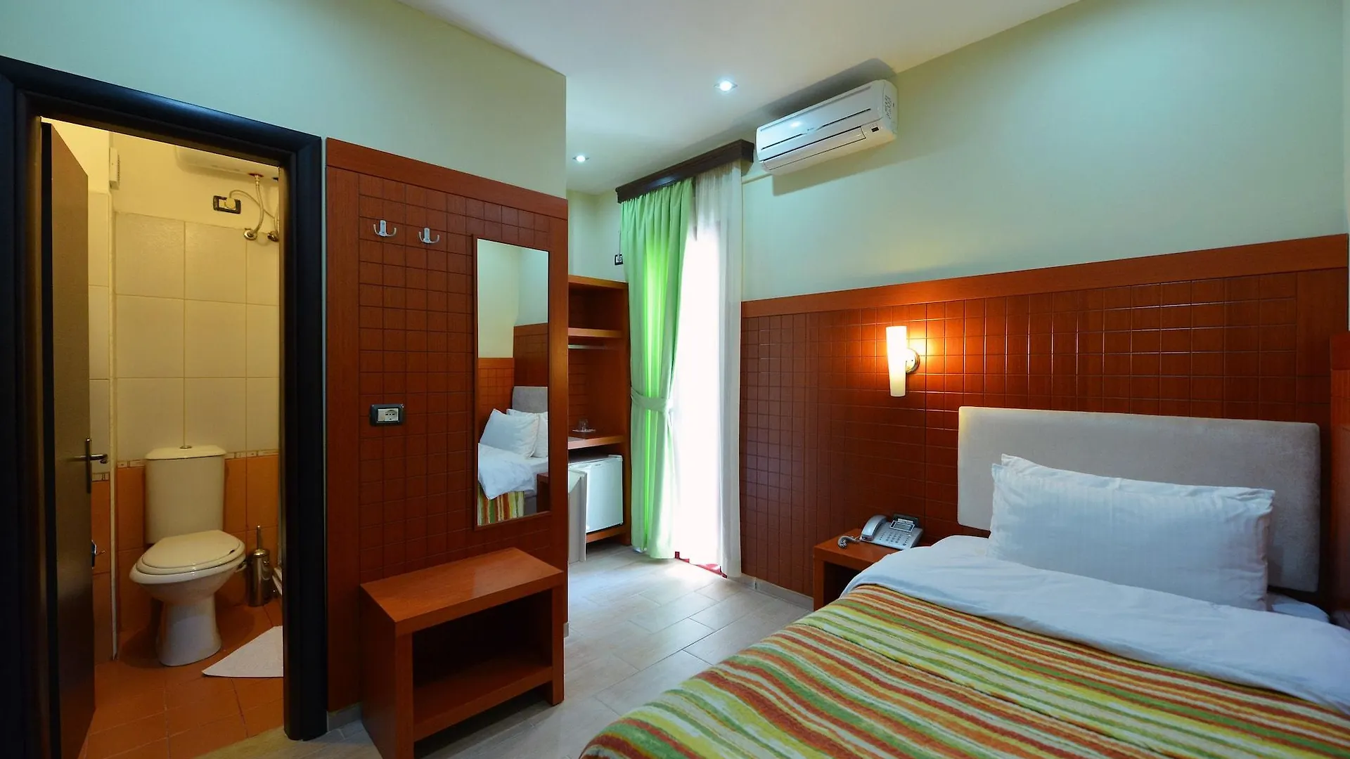 ***  City 5 Hotel Tirana Albânia